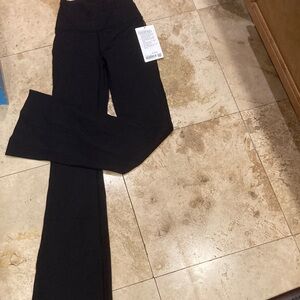 NWT Lululemon groove  SHR flare 2